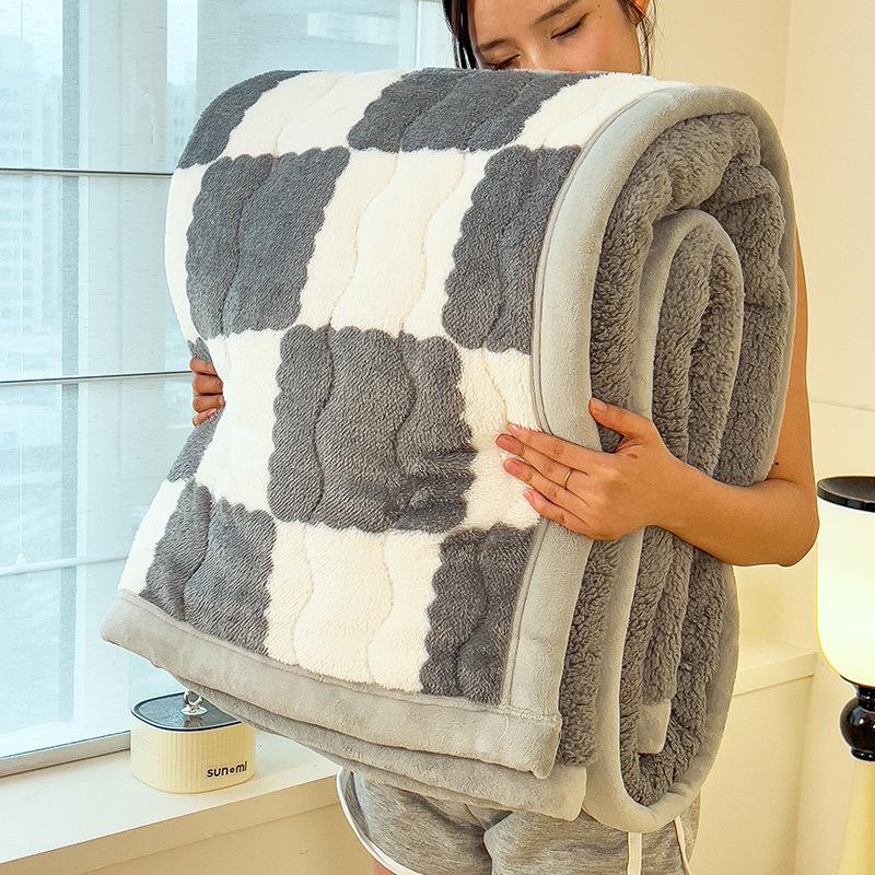 Checkerboard Double-Sided Fleece Blanket for Car, Sofa, Camping – Autumn/Winter Thickened