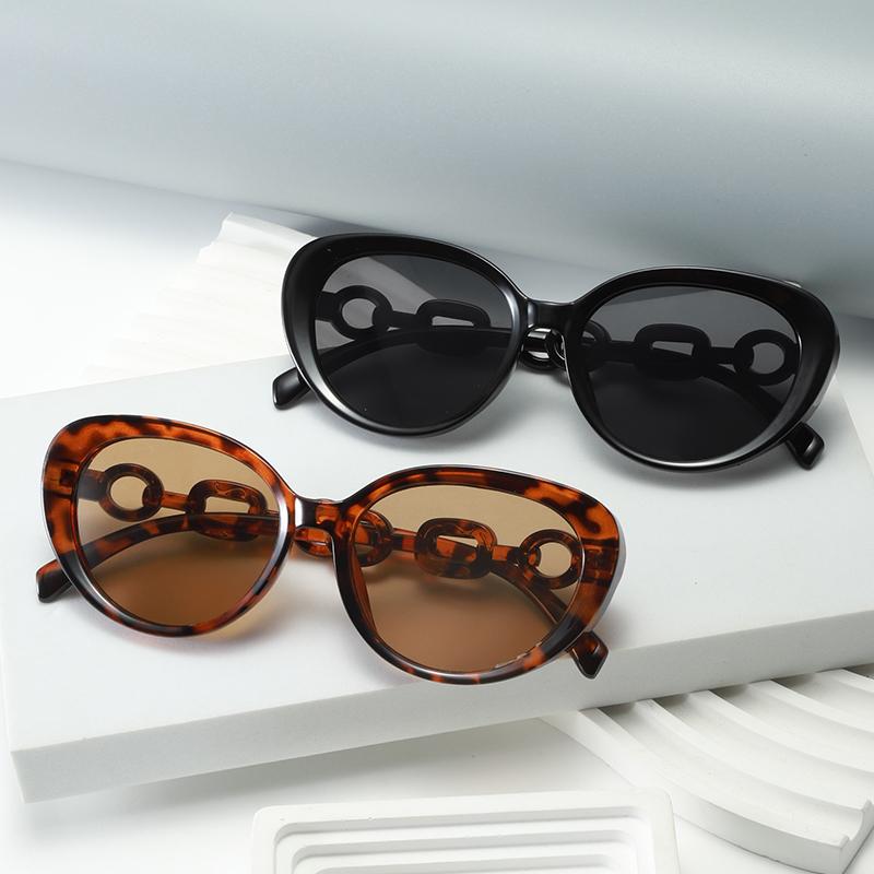 New Fashion Cat Eye Sunglasses Women Trendy Chain Temple Personalized Design 77111