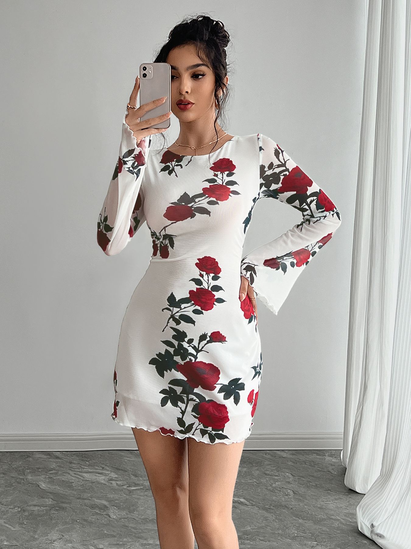 

European and American spring women s sexy floral backless mesh horn sleeve mini dress XXL білий