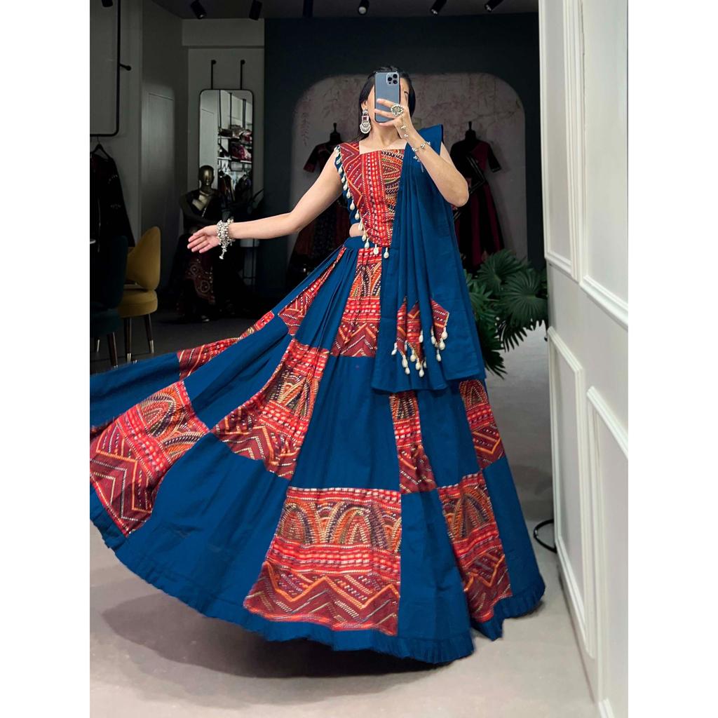 Add this phenomenal spirit of our navratri lehenga with printed design in your garba collection