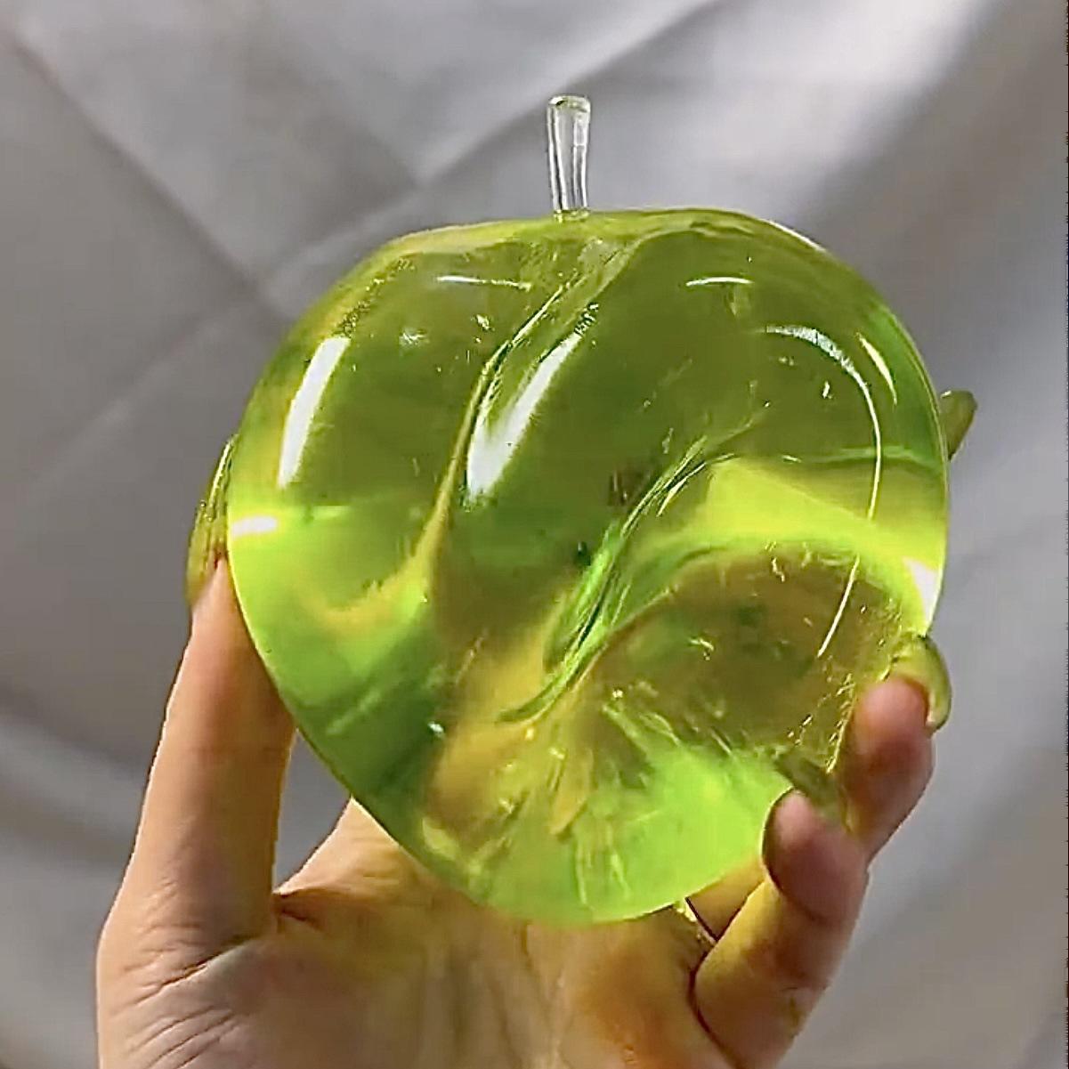 Gesimuleerde appel squishy Taba knuffel, veilig en gezond, gemaakt van voedselveilig siliconen, squishy speelgoed, zacht en kalmerend, langzaam speelgoed groene appelkleur