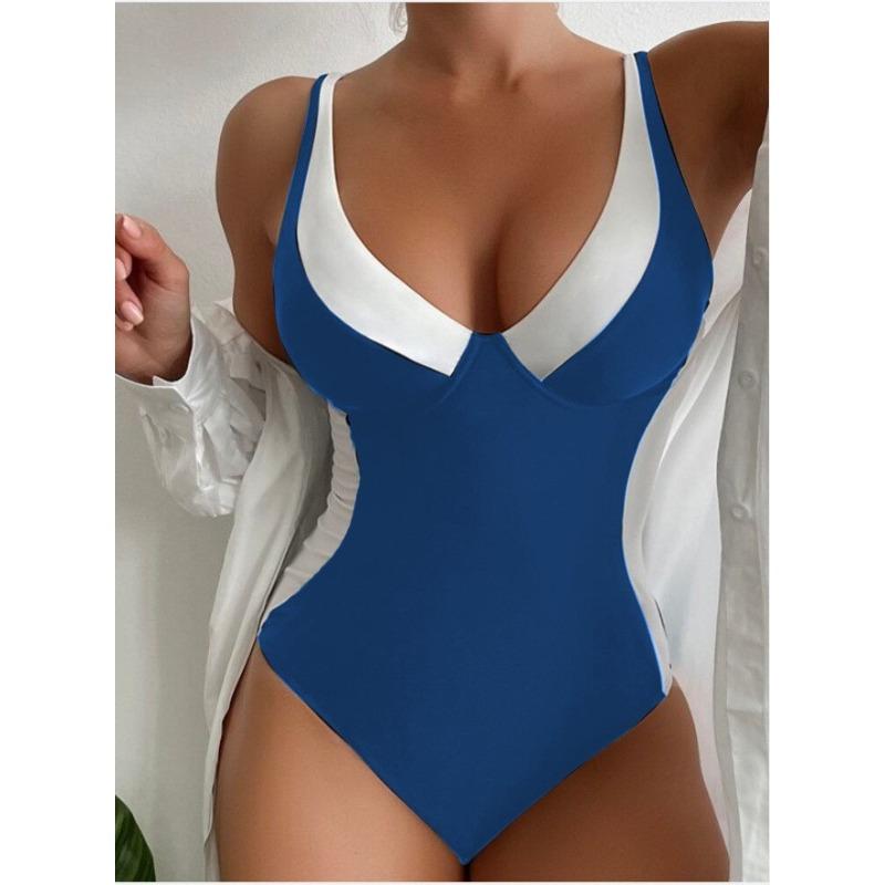 One-piece swimsuit solid color covering meat and showing thinness soaking in hot spring