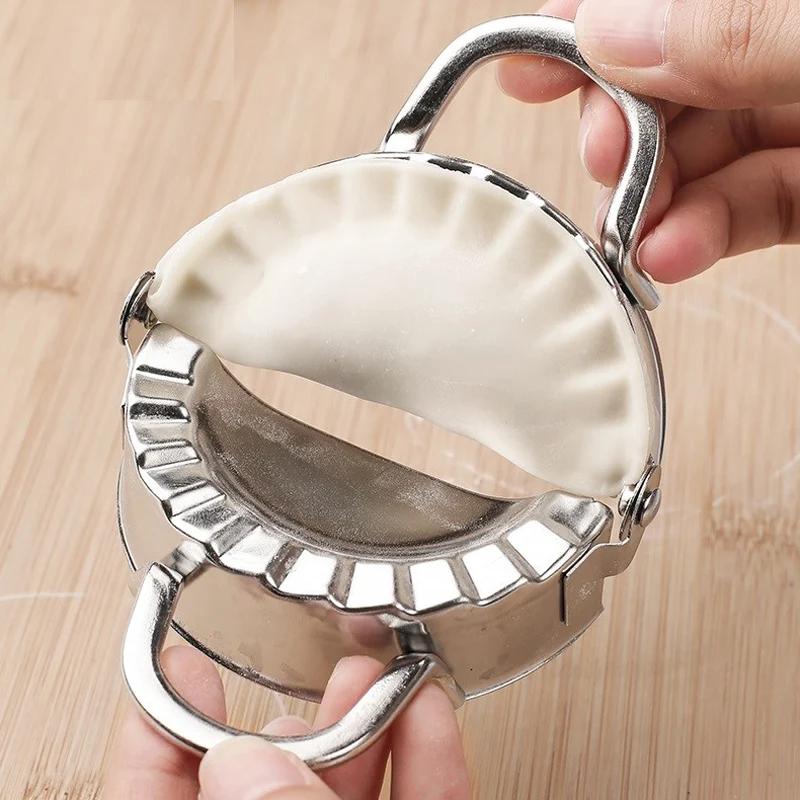 Ruční knedlíky, forma na knedlíky, forma na empanády, forma na ravioli, kovový lis na knedlíky, pierogi, gyoza, kuchyňské příslušenství.