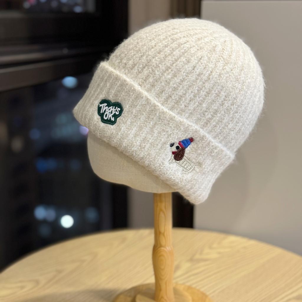 New cute puppy embroidered knitted hat for women, autumn and winter Korean version, versatile, warm, ear-protecting, face-slimming woolen hat