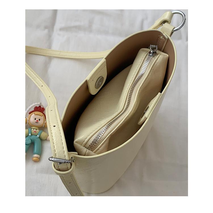 IELGY Fashion One-Shoulder Armpit Bag Commuter Cross-Body Bucket Bag