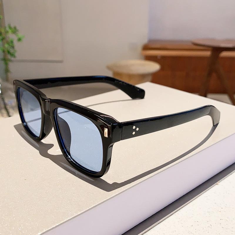Classic Rivet Square Sunglasses For Men Women Vintage Trendy Luxury Designer Punk Big Frame Shades Fashion Sun Glasses