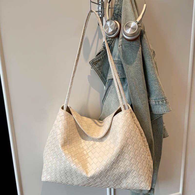 Korean Style Versatile Woven Underarm Bag for Women - Light Luxury, Niche Design, Single Shoulder, Handheld Large Summer Bag.