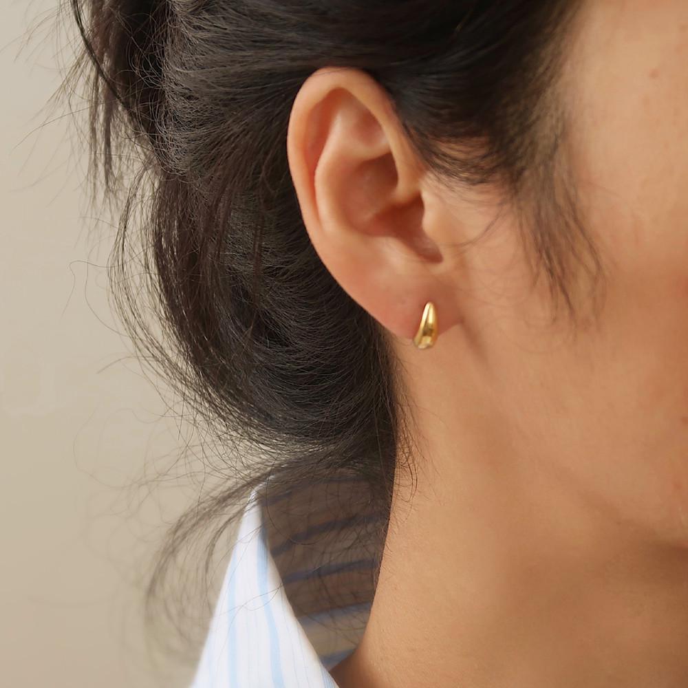 18K Gold Minimalist Water Drop Stud Earrings - Versatile, Personalized, and Durable Titanium Steel