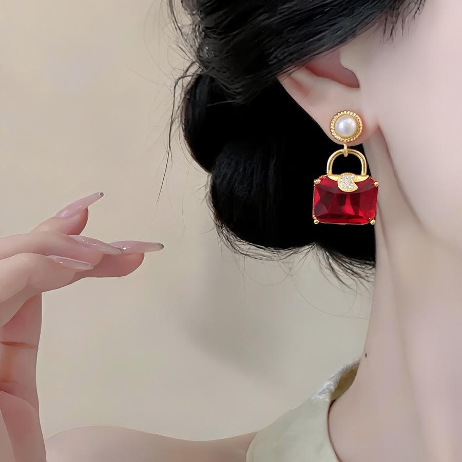 Crimson Pouch Square Pendant Earrings, Retro Fashion Earrings, Light Luxury and Noble Earrings