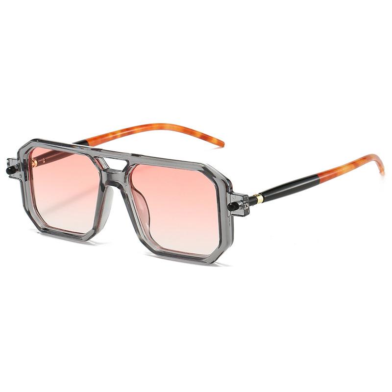 The same double-beam small square frame fashion sunglasses and vintage-modern street-style style sunglasses