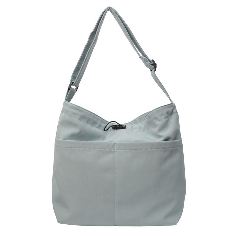 Женская однотонная сумка на плечо большой емкости — фото 13