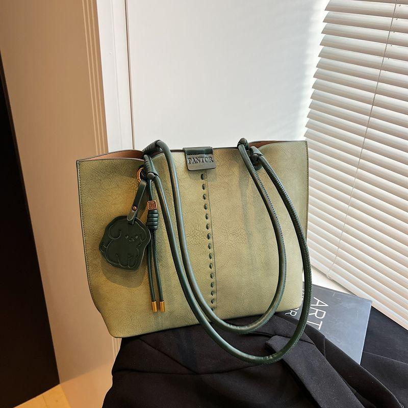 High-end Exquisite Niche Bag Women's Fashionable Versatile Female Portable Shoulder Bag Simple Soft Ladies Tote Bag