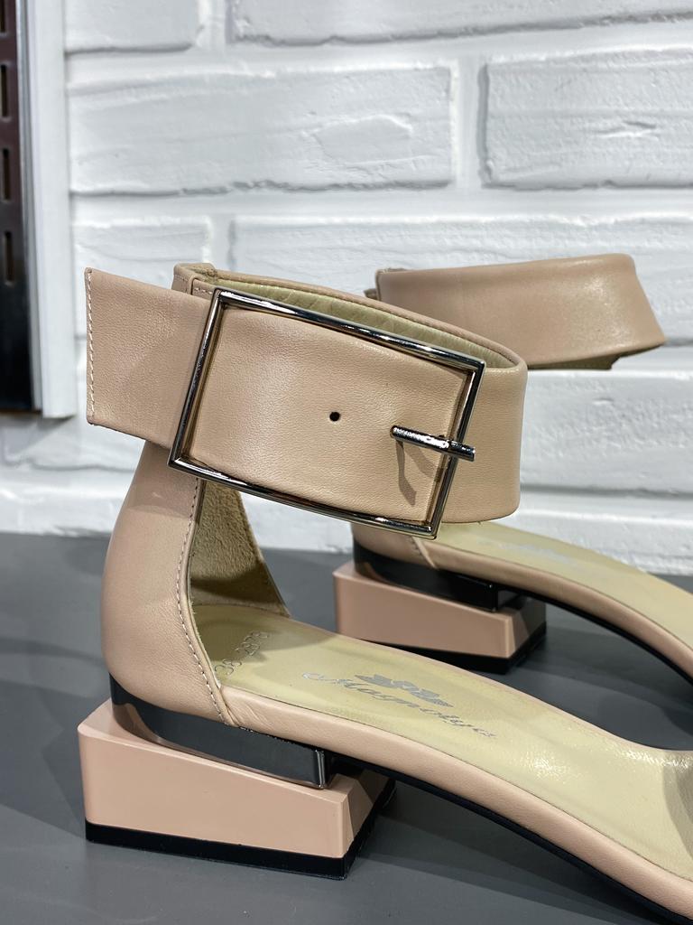 Sandals with Wide Buckle Magnolya 2878 36 Dark Beige Leather