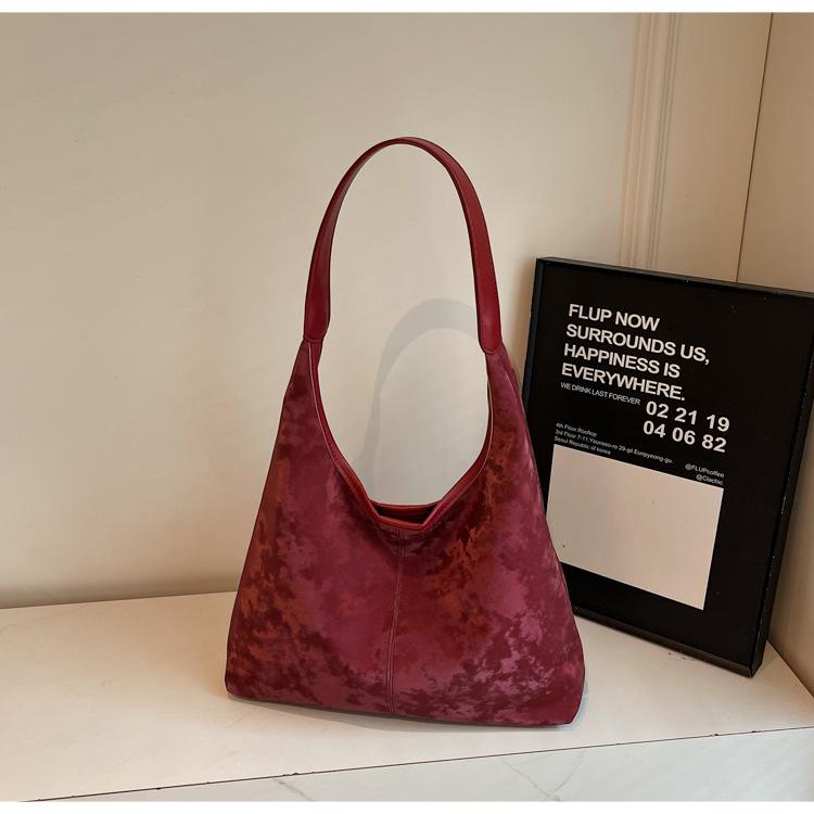 

Bag women s 2025 new foreign Korean version ins fashion underarm tote bag large capacity retro one-shoulder mother-in-law bag бордовый