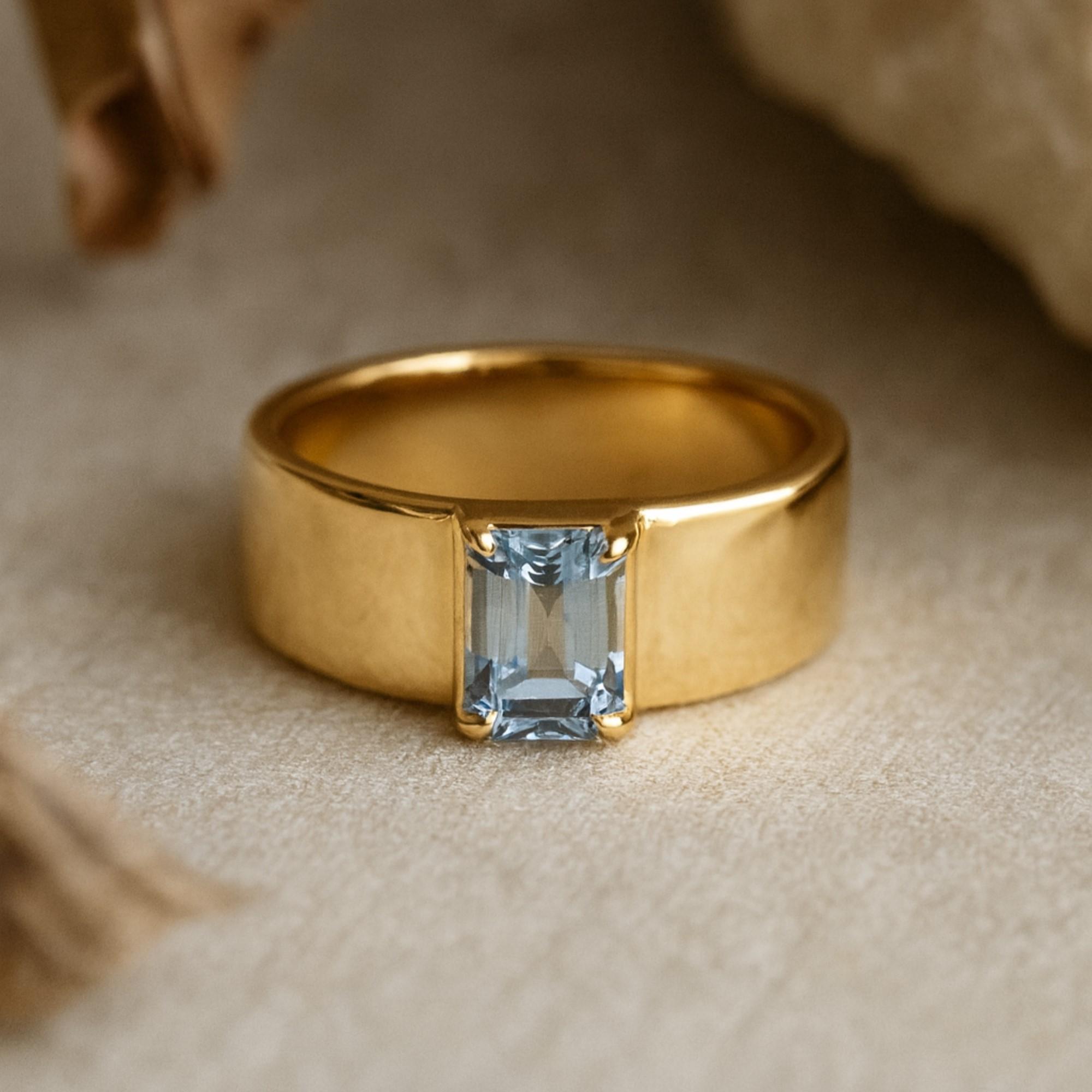 

Кольцо с аквамарином изумрудной огранки – Позолоченное желтым золотом широкое кольцо-солитер – Камень марта, Минималистичные свадебные украшения для невесты, Подарок для нее Q розовый