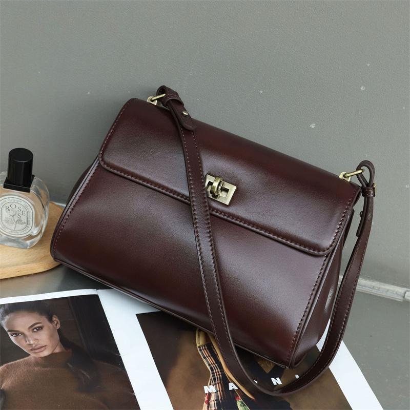 

2026 New Genuine Leather Shoulder Bag Oilwax Cow Leather Handbag Woman Fashiable Ladies Cowhide Sling or Crossbody Bag