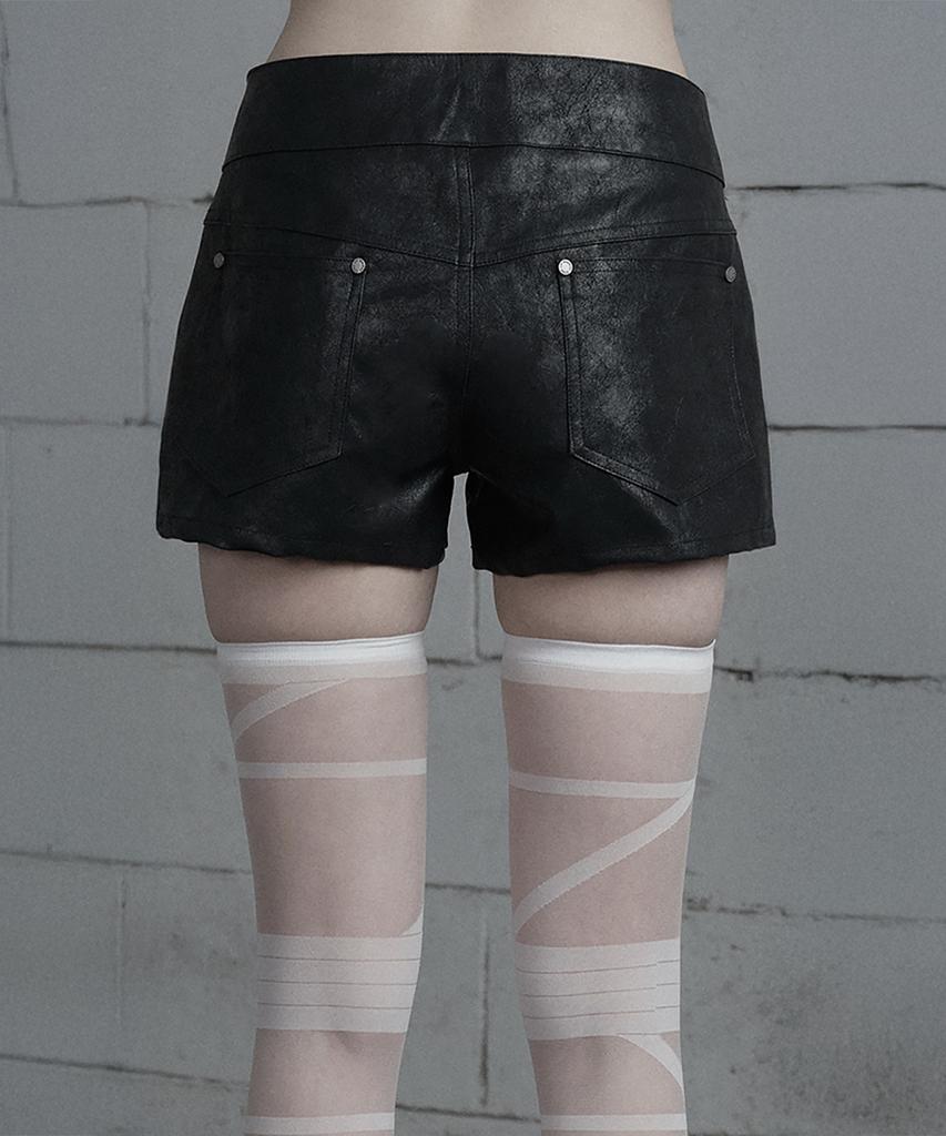ETRE AU SOMMET Crack Leather Zipper Pocket Hot Pants (Black)