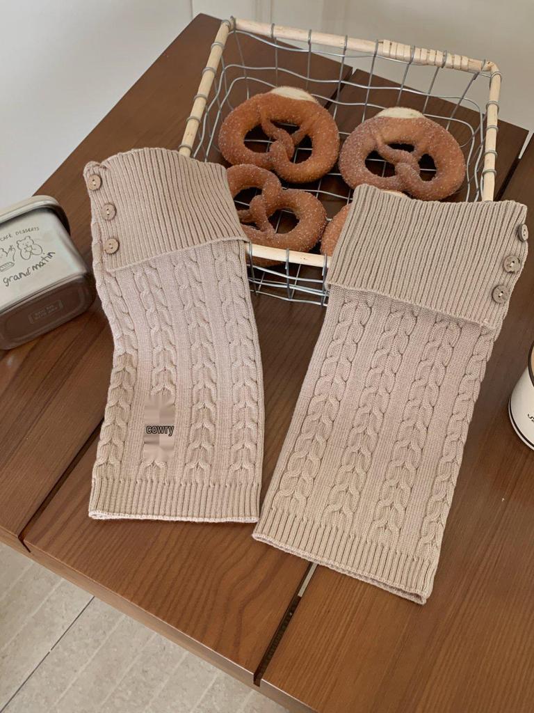 Retro Cable Knit Button Fold-Over Leg Warmers: Slim Fit Calf Socks for Fall & Winter Runway Fashion