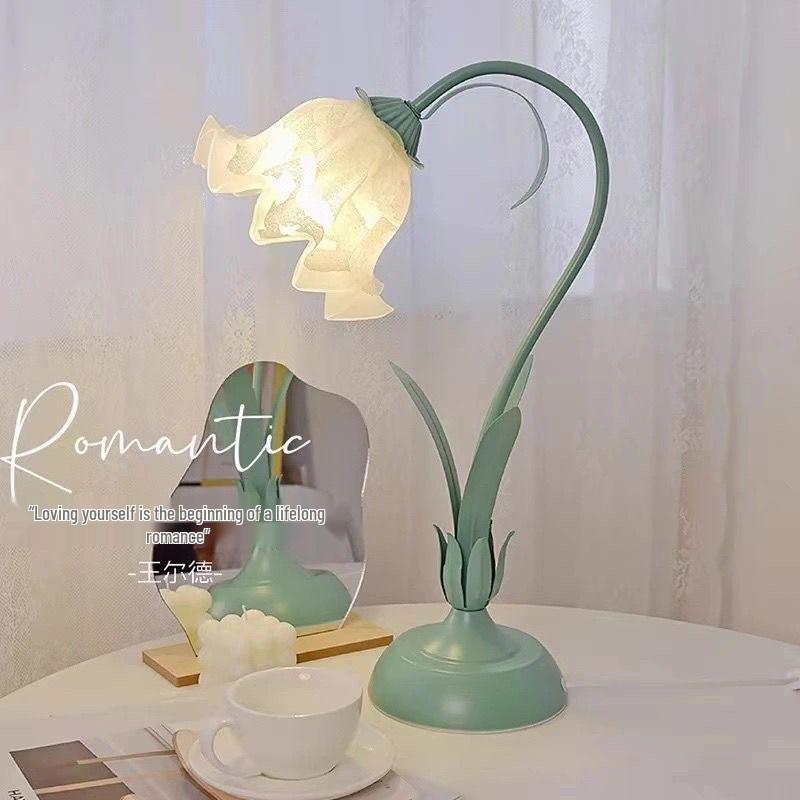 Pastoral Study & Bedroom Night Light: Eye-Friendly Internet Celebrity Table Lamp with Floral Design