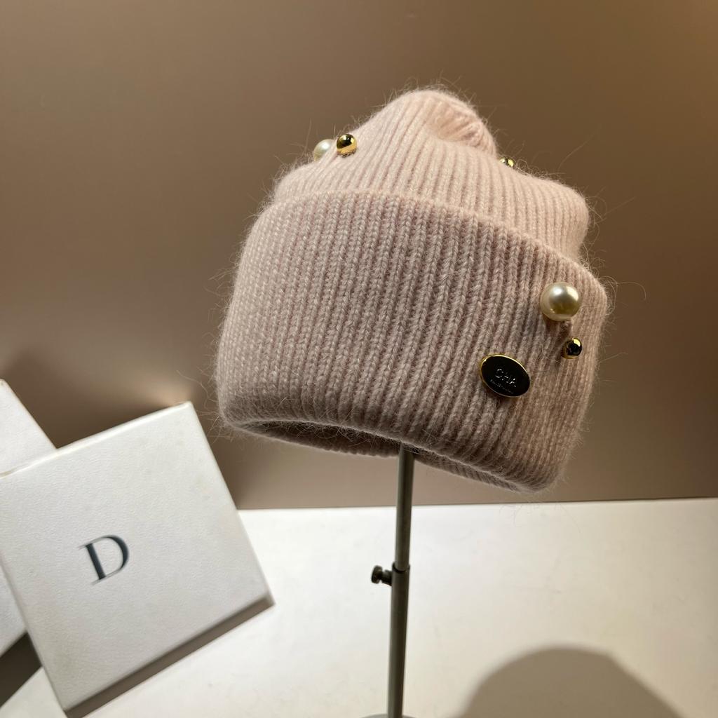 Designer-Perlenbrosche, Strickmütze für Damen, Luxus-Wollmütze mit Metalllogo, Mütze aus echtem Kaninchenfell, warme Damen-Wandermütze