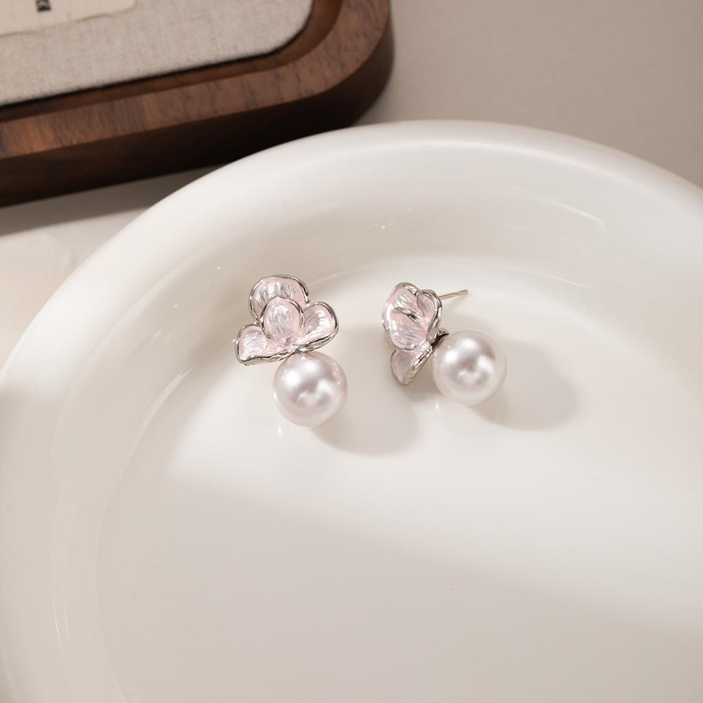 High-End Flower Stud Earrings, Light Luxury Super Fairy Exquisite Pearl Earrings, Fashionable Oil-Dripping Petal Earrings.