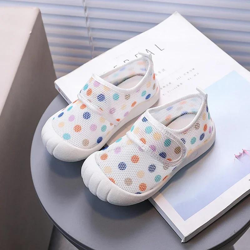 

Детская обувь для первых шагов в горошек, повседневная обувь для мальчиков и девочек, с защитой пальцев от ударов, 2024 новая детская дышащая сетчатая обувь 16 белый