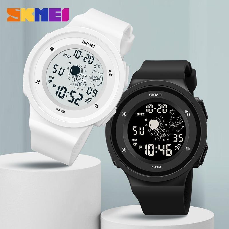 Fashion cartoon children's watch, multi-functional astronaut sports waterproof male and female student watch