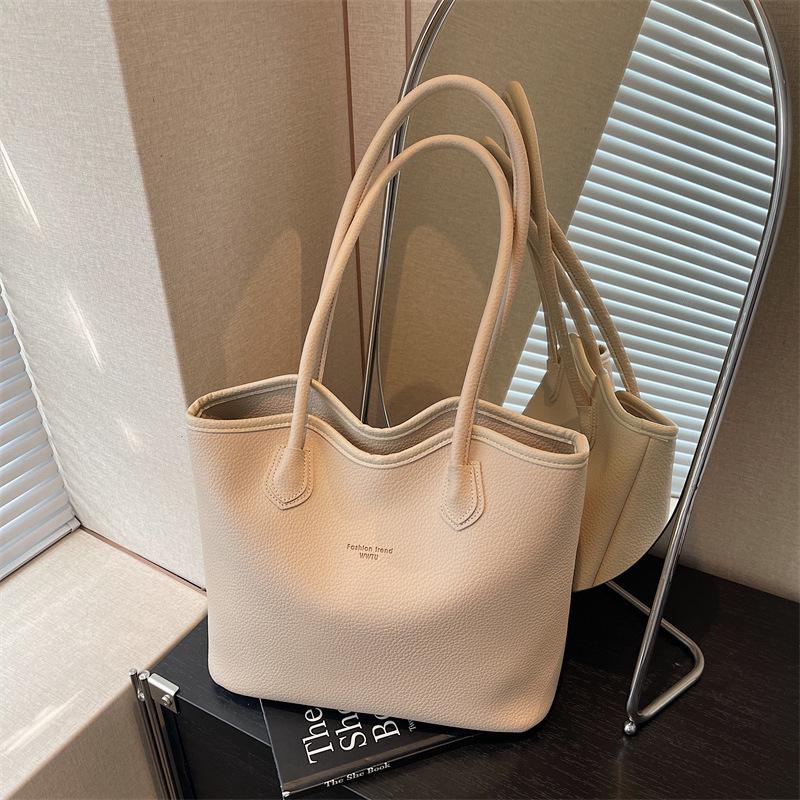 

Large-capacity tote bag women s 2025 autumn/winter new high-end retro shoulder bag commuter handheld bucket bag