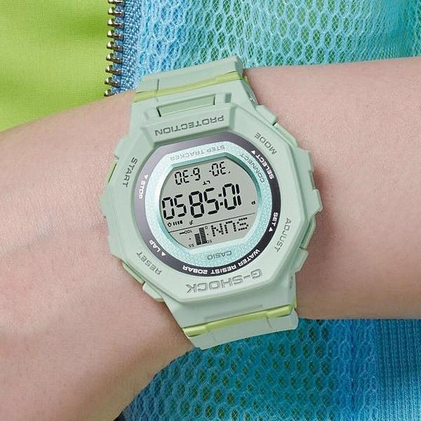 Casio Women's G-SHOCK GMD-B300-3JF [G-SHOCK Step Tracker (Step Counting) Series] Round Watch