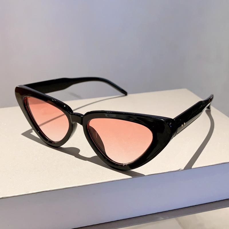 

Vintage Brand Designer Triangle Cat Eye Sunglasses Women Sun Glasses For Men Trend Punk Fashion Luxury Rivet Sexy Ladies Shades
