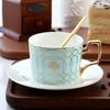 Feines Knochenporzellan Kaffeetassen- und Untertassensets, 270 ml Wunderschön glasierte Teetasse mit Goldrand und Henkel, Keramik-Kaffeetassen mit goldenem Löffel