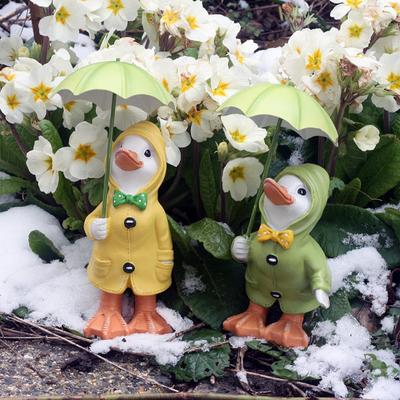 Hand-crafted Duck Statue Artistic Resin Adding Vitality Raincoat Duck Figurine Garden Supplies