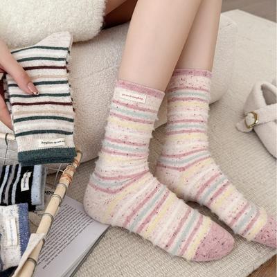 Damen Herbst und Winter Warme und Süße Gestreifte Farbkontrast Stoffmarke Punkt Garn Wolle Schlauch Frottee Socken