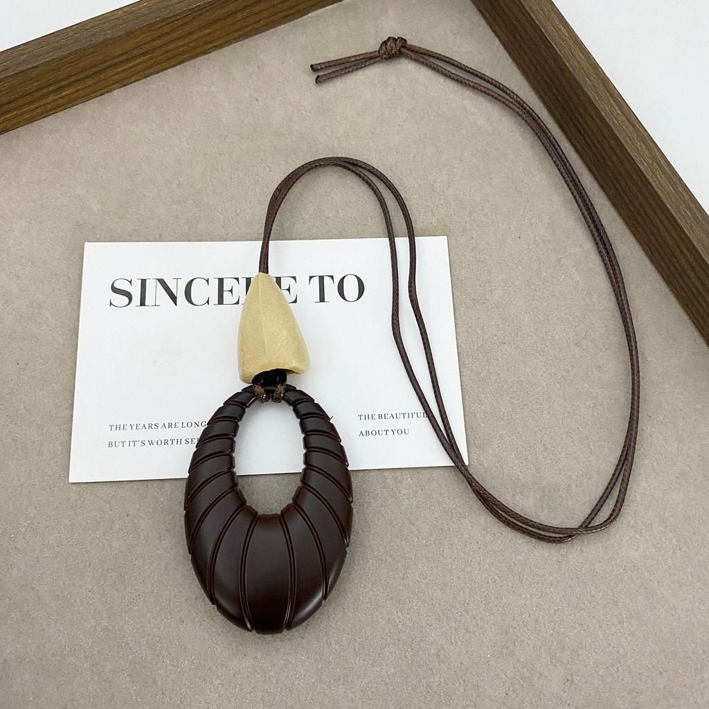 Retro Ethnic Ceramic Wood Necklace: Geometric Fruit Pendant for Women