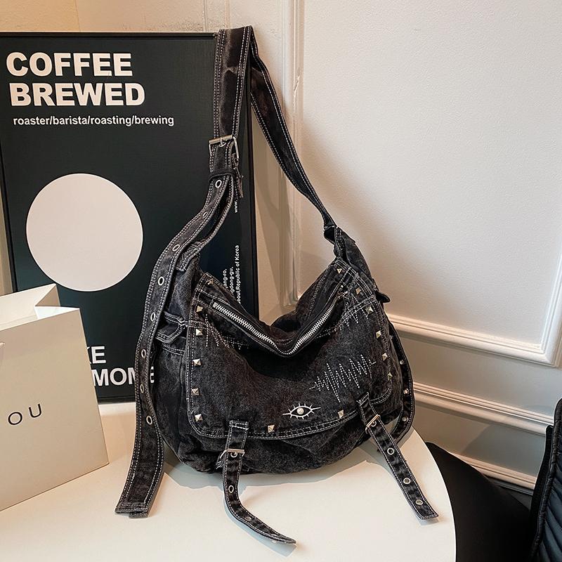 Retro vyšívaná taška s velkou kapacitou, omyvatelná ve vodě, stará nýtovaná kabelka přes rameno s nápisem