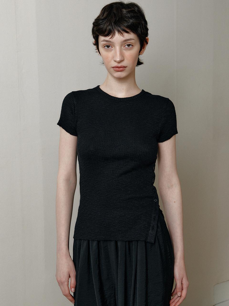 Le Side Button Slit Top (Black) Free