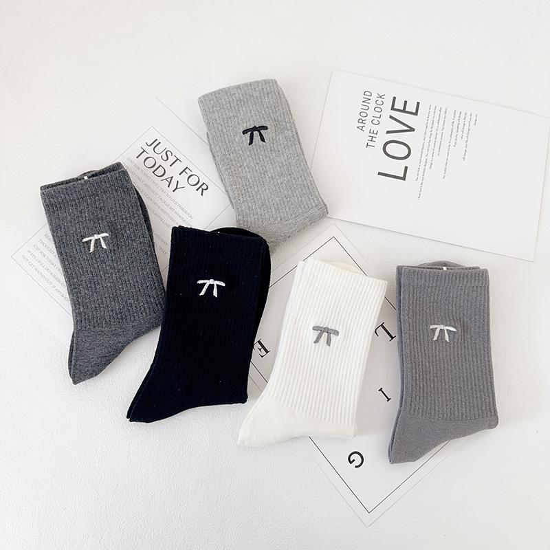 Women's Spring and Autumn New Embroidered Bowknot Mid-tube Socks Combed Cotton Women's Socks