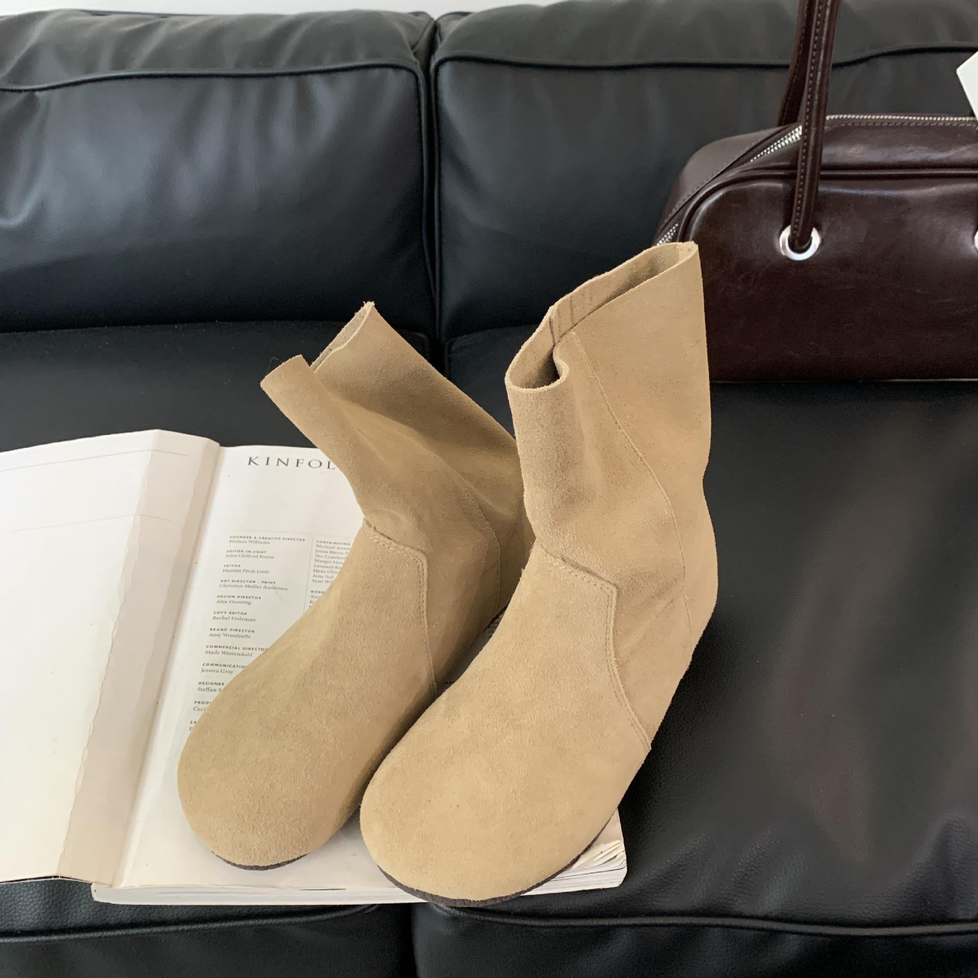 

Korean version of matte flip round head flat bottom thin boots short boots women s 2025 new flat heel wide boots 39 абрикосовый