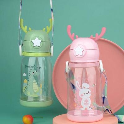 600ml dětská láhev pro outdoorové cestování do školy Roztomilá kreslená zvířecí kojenecká láhev na vodu s popruhem přes rameno pro chlapce, dívku