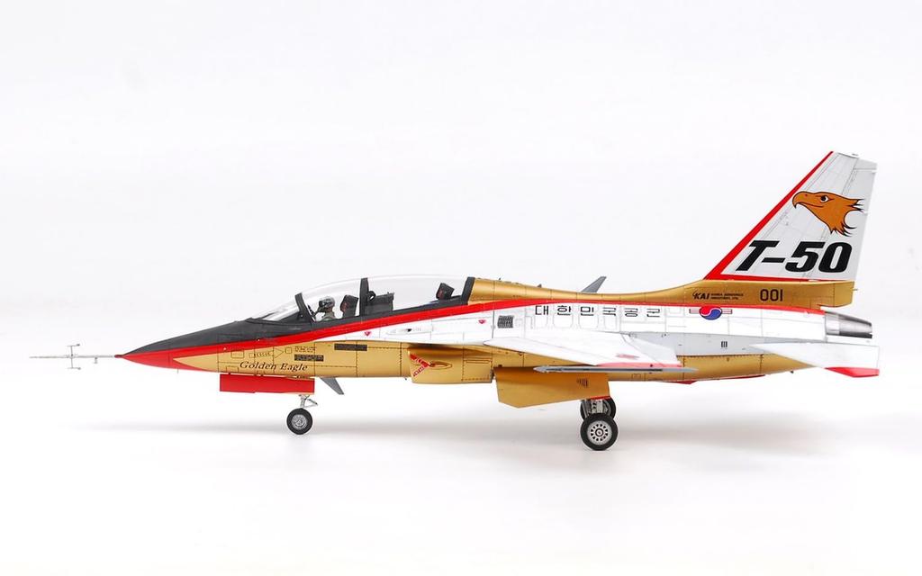 Wolfpack Designs Golden Eagle Prototype Premium Edition Kit Plastic Model WOLWP14824 1/48 T-50 (Airplane)