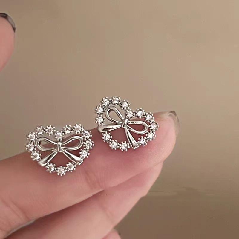 Korean version of temperament sweet bow stud earrings women s senior sense zircon love earrings commuter ear jewelry