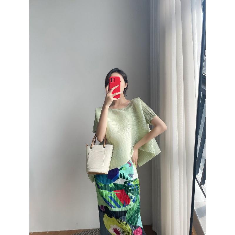 Miyake Pleats Women's High-End Plus Size Stretch T-Shirt - 2025 Summer Trend