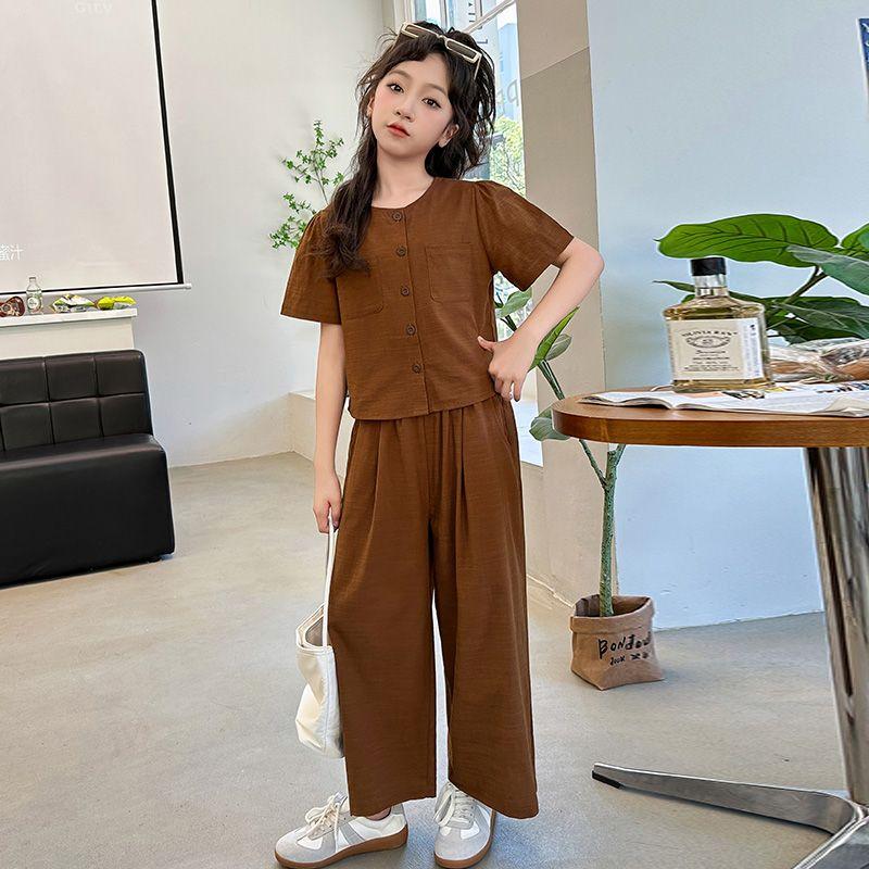 

Летний комплект для девочек: топ с коротким рукавом, брюки с широкими штанинами. Хлопково-льняной комплект из двух предметов. Тонкий летний наряд. 160 коричневый