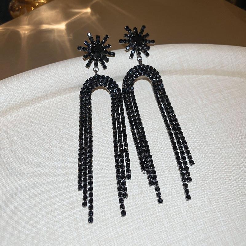 Vintage Silver Black Tassel Geometric Round Stud Earrings for Women - Elegant High-End Design