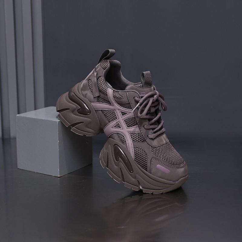 In the autumn of 2025, the new European and American muffin thick-soled heightened versatile casual simple outer wear fashionable female dad shoes