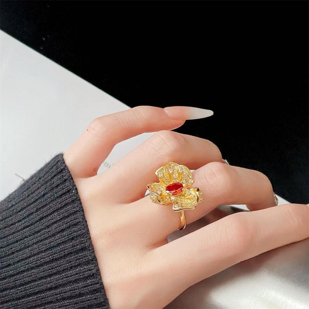 Rotfarbiger Schatz, Goldener Diamantenbesetzter Blumen-Öffnungsring, Leichter Luxus Retro Nischendesign, Personalisierter High-End-Ring Frau