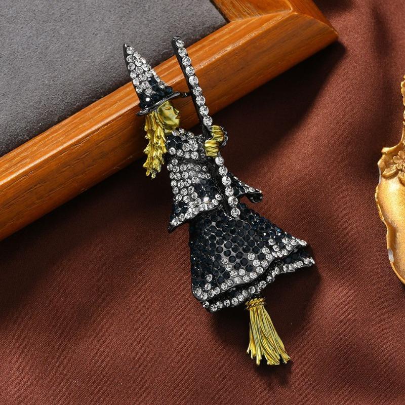 Riding a Broomstick Witch Brooch Personalized Halloween Celebration Atmosphere Chest Flower Brooch Buckle Gift