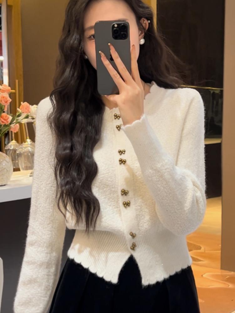 2024 Spring/Autumn Korean Design Battle Robe Red Sweater: Slimming, Stylish Knitted Cardigan