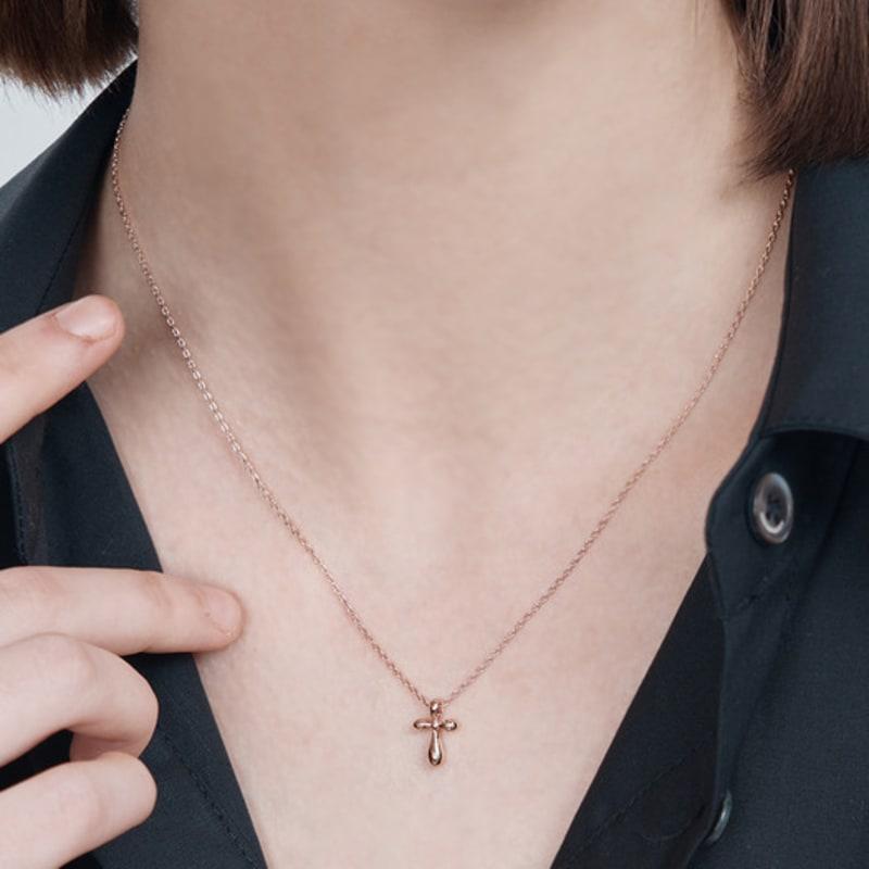CRANNE Volume Cross Necklace C24NB117