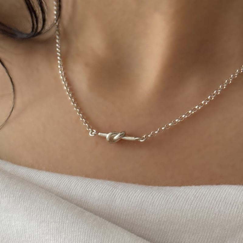 Melliv Silver Knot Necklace_mvn61